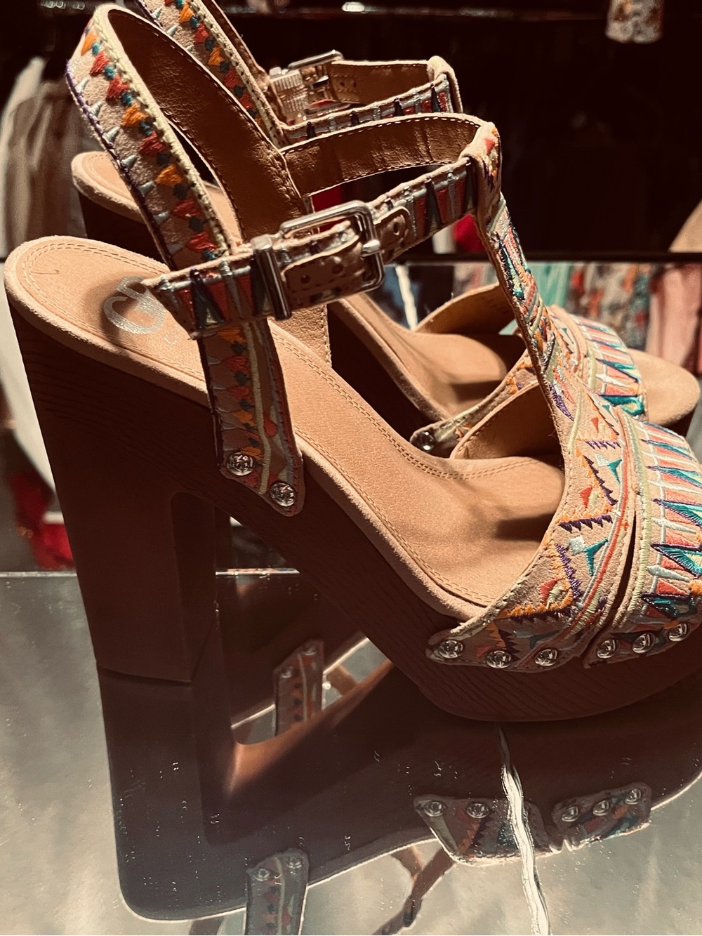Giani Bini embroidered leather and wood heels size 9.5 - Picture 4 of 6